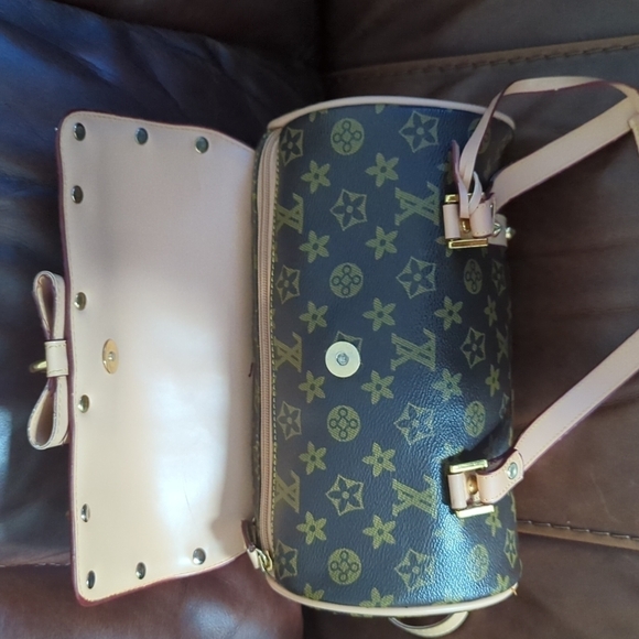 Shoulder Bag - Picture 9 of 13